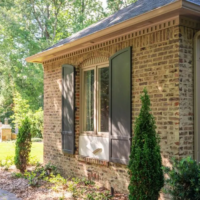 paneled-shutters-blogImg-1